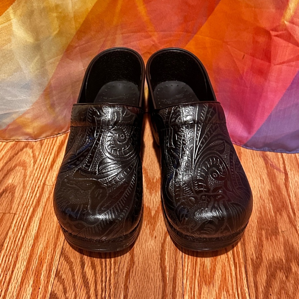 Dansko Black Embossed Clogs size 41. NWOT